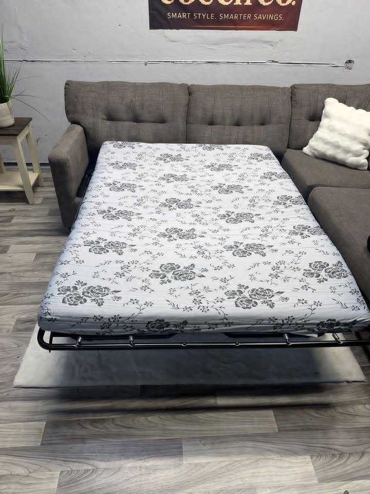 Raymour & Flanigan Brown Sectional Couch With Pullout Bed