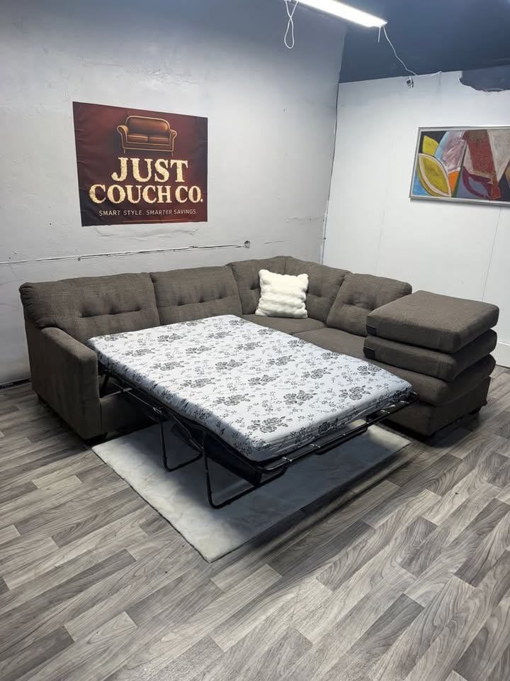 Raymour & Flanigan Brown Sectional Couch With Pullout Bed