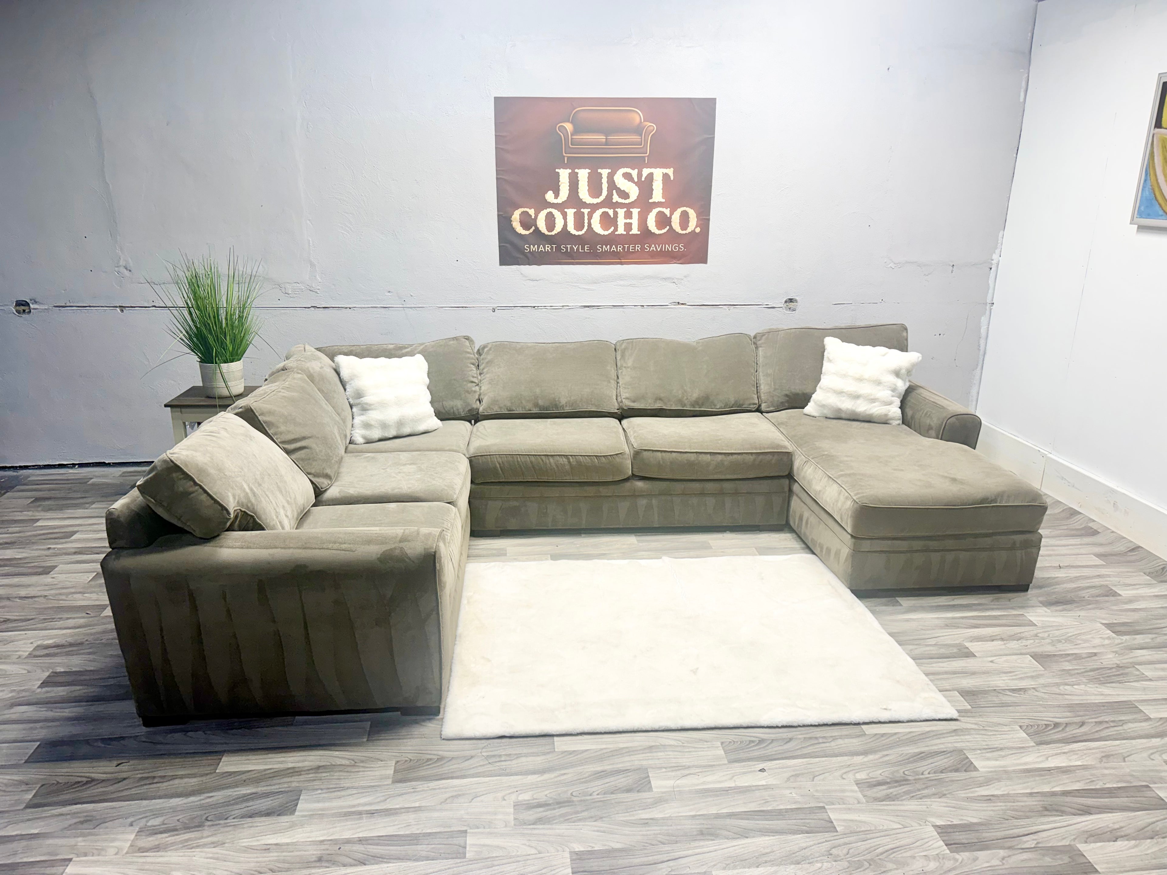 Raymour & Flanigan Artemis 4 Piece Sectional Couch