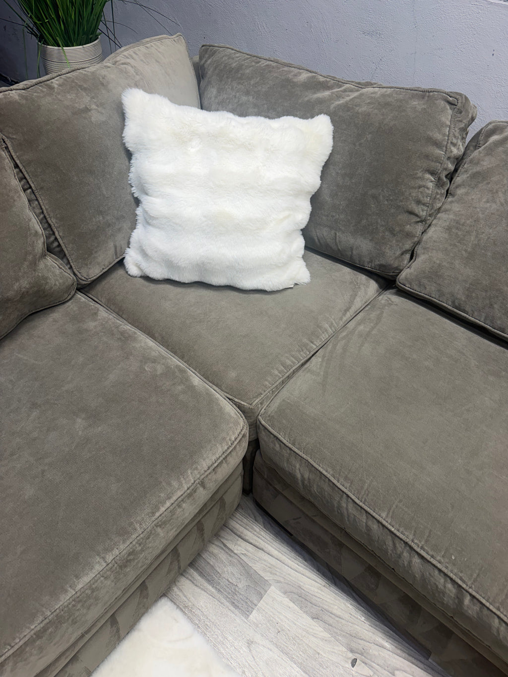 Raymour & Flanigan Artemis 4 Piece Sectional Couch