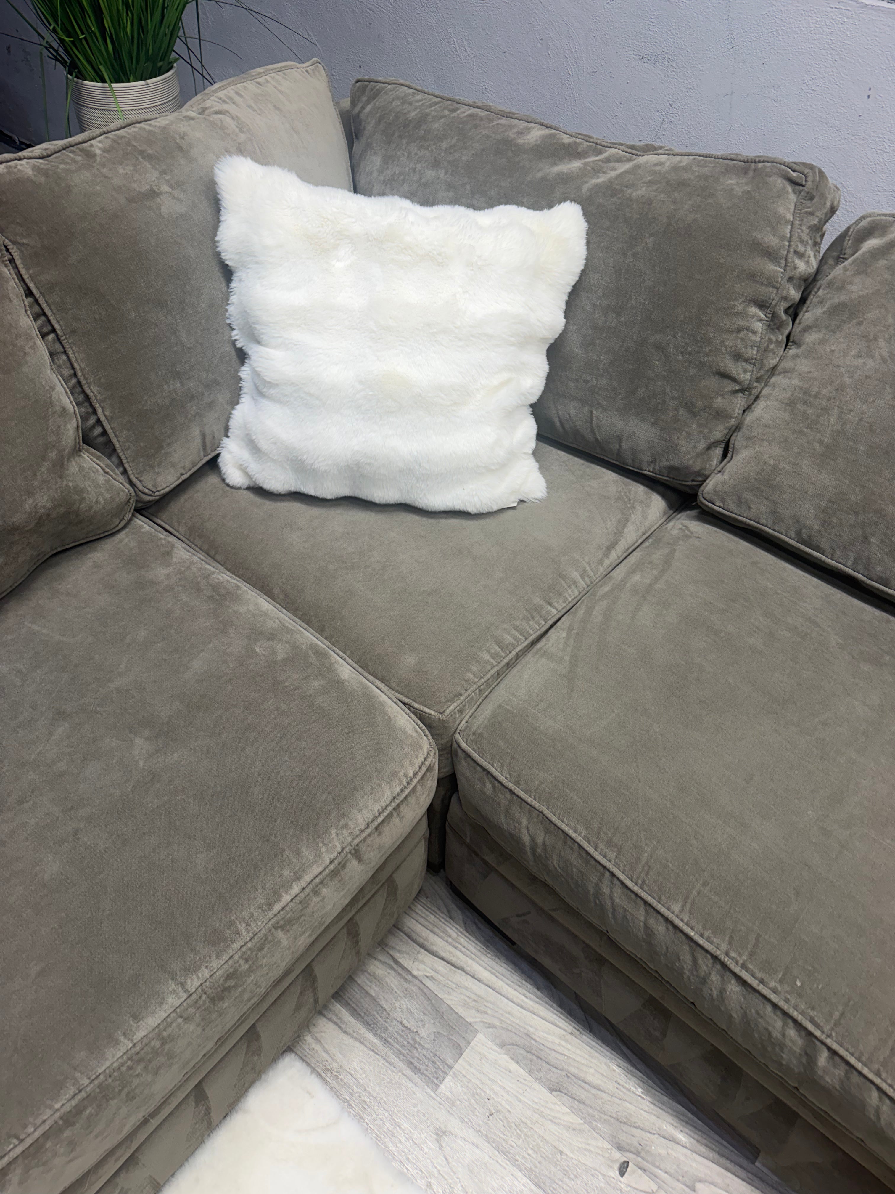 Raymour & Flanigan Artemis 4 Piece Sectional Couch
