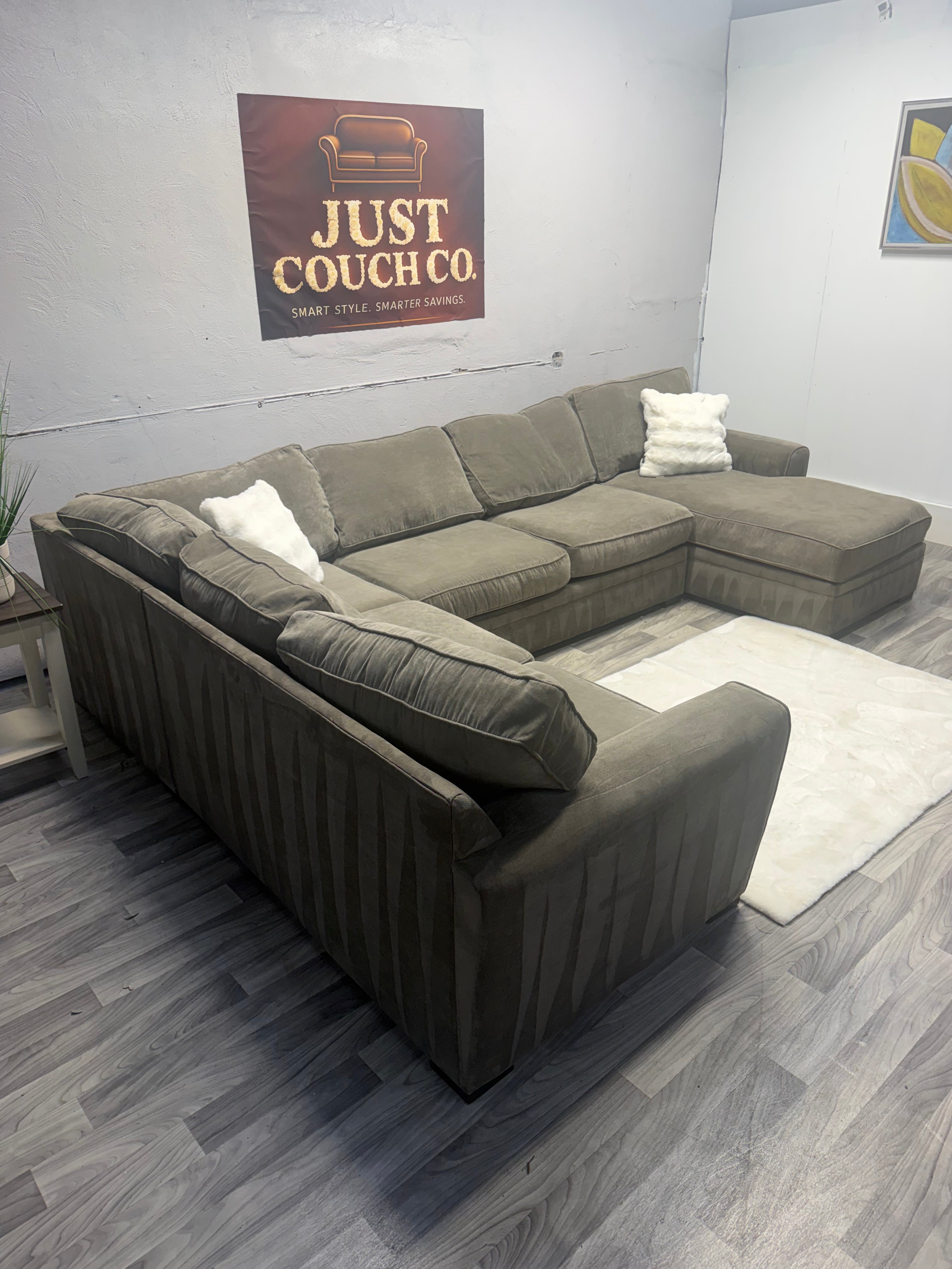 Raymour & Flanigan Artemis 4 Piece Sectional Couch