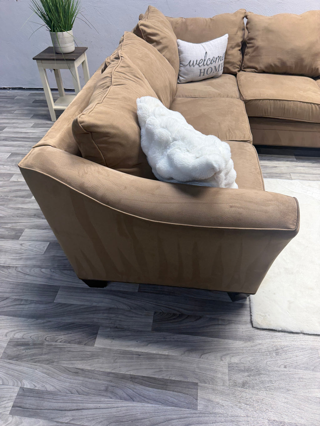Raymour & Flanigan Tan 4 Piece Sectional Couch