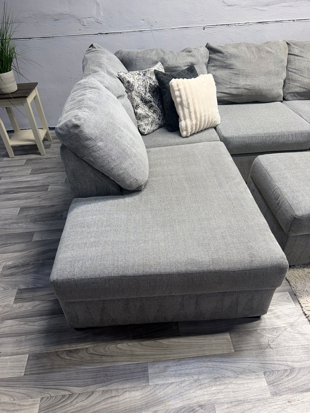 Broyhill 3 Piece Gray Sectional Couch With Storage Ottoman